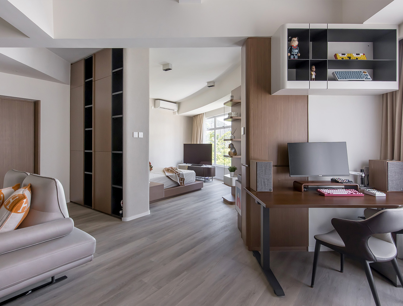 Right horizontal image 2